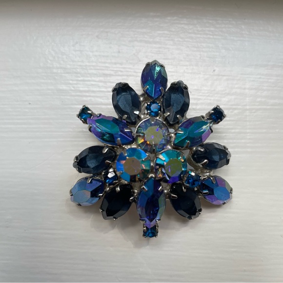Vintage Blue and Amethyst Rhinestone 1950s Brooch - Picture 7 of 9